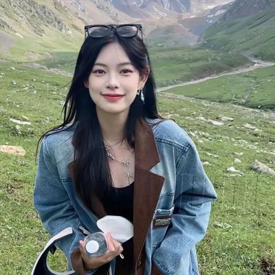 Angelina496516's profile picture. 