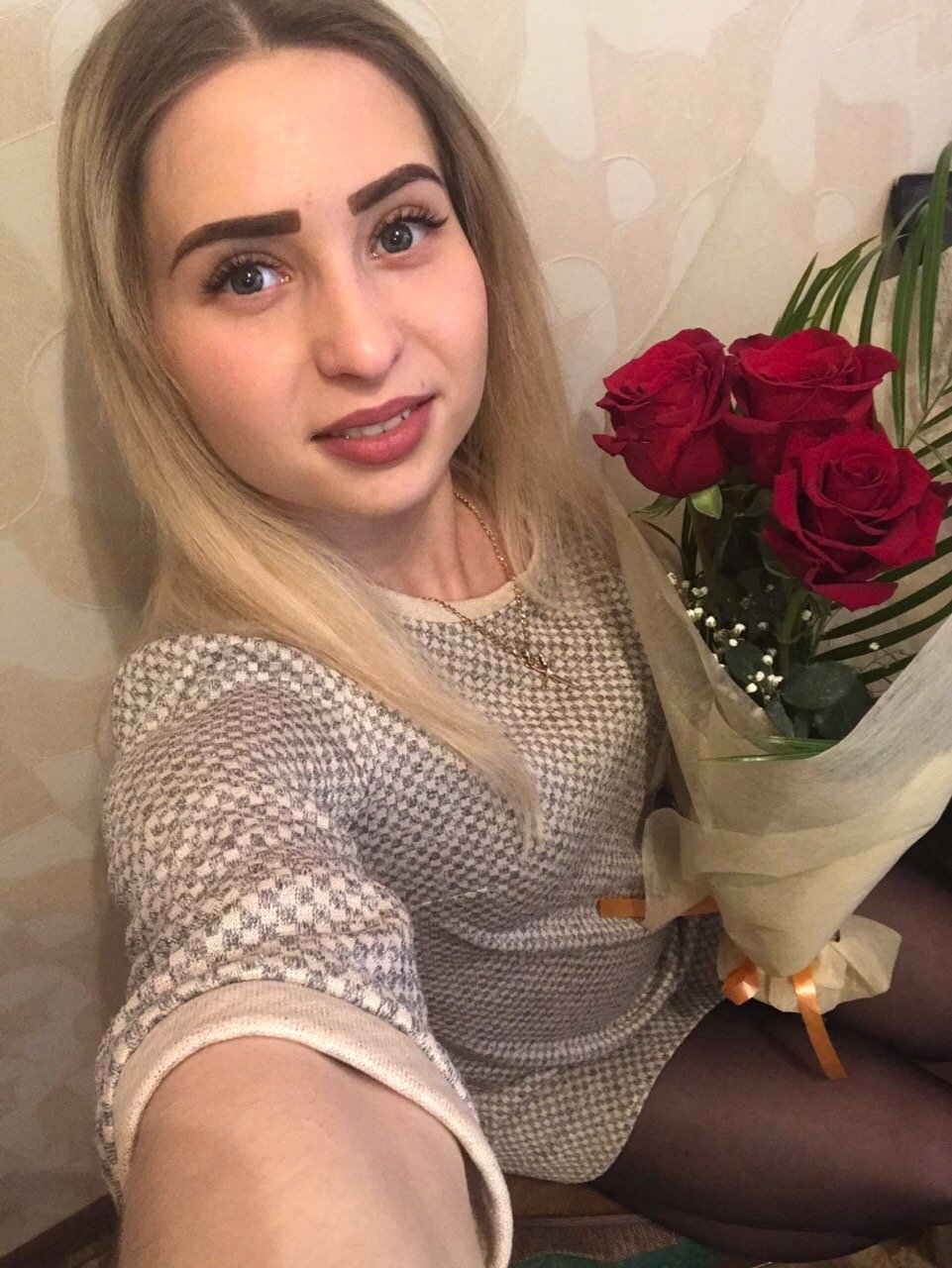 Beautiful and bubbly girl looking for a genuine connection 💘 Let's chat and see where it goes 👋 🎉🎊🎈 Find love in my bio link! 💕👩‍❤️‍👨😍