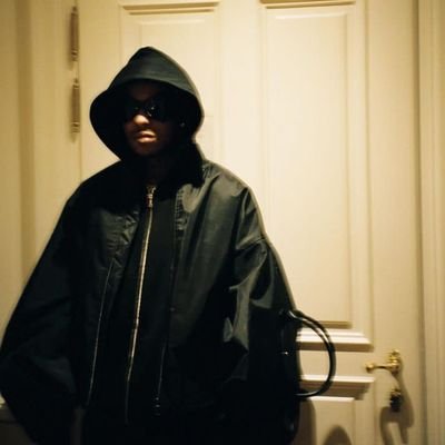 TaiwoAdesa16062's profile picture. Involving yourself w the Wrong people can stunt your growth