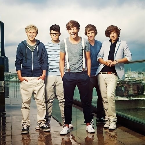 OnE dIrEcTiOn~PrEtTy LiTtLe LiArS~VaMpIrE DiAriEs
Life is not measured by the number of breaths we take, but by the moments that take our breath away.
