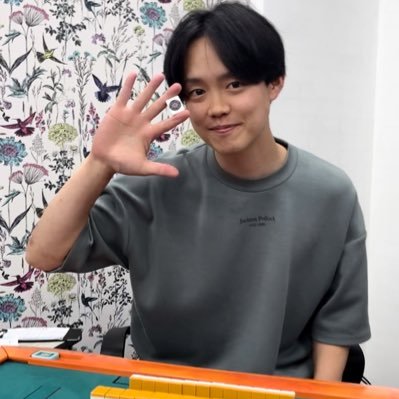 フリー麻雀動画をYouTubeにアップしてます。お仕事や案件、ゲスト依頼の連絡お待ちしております!まずは気軽DMでご連絡ください🍻 フォローバックされてない方は単純に漏れてるだけなので何かしらの投稿にいいねしていただけると気づきます!