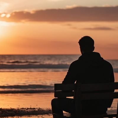 SynJym24067's profile picture. یکی از میان همه ،
در تقلای سعادت ،
کمی فرزند و کمی دیگر همسر