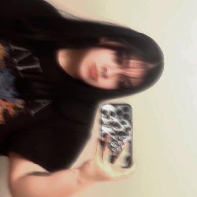 peachfuzz019's profile picture. i can be myself on here 👻