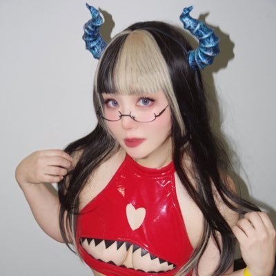 MomisaXi32171's profile picture. 