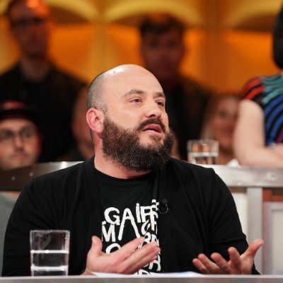 Prof de primaire et auteur du livre «Mais pourquoi l’école?» chez KO éditions. Papa de Nicolas et Anthony et sous la tutelle amoureuse de Carole.