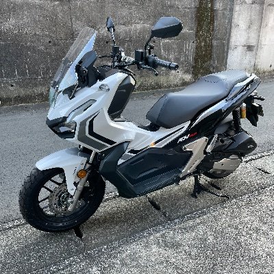 juneszk's profile picture. 