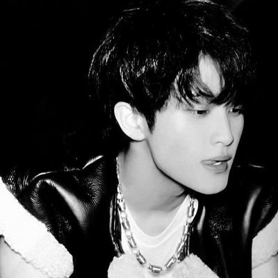 douvge's profile picture. ( 𝐔𝐍𝐑𝐄𝐀𝐋 ┊ 1999 ) A man who can make you fall in love in one second and born with rap ability, the name is 𝑴𝒂𝒓𝒌 𝒍𝒆𝒆.