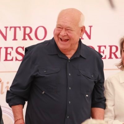 Gobernador Constitucional de Baja California Sur, orgullosamente sudcaliforniano, padre de familia y abuelo; decididamente docente y miembro de @PartidoMorenaMx