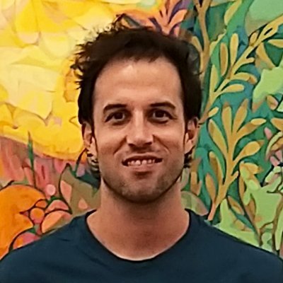 Designer, diretor de arte e expógrafo
▪Mestrando no PPGMusPa/UFRGS
▪Pós-graduando em Design Gráfico
▪Graduando em História da Arte
▪Bacharel em Design Visual