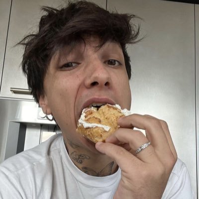 expeeermalosa's profile picture. in bilico