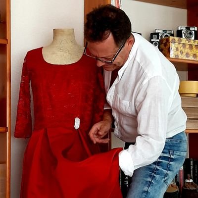 Aquí os quiero compartir mis trabajos de diseño y confección en moda flamenca para mujer.