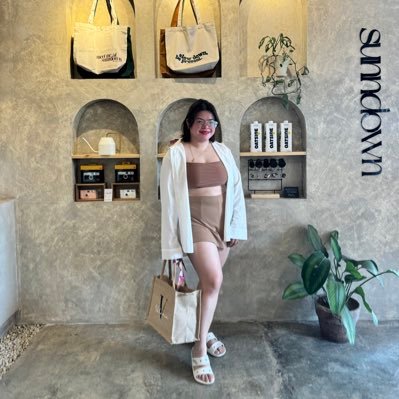 valerieudenx_'s profile picture. my daily diary 📝🥹