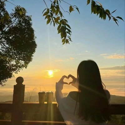 TheRealKierstin's profile picture. Whatever you do in life just make sure at the end the day you are happy👌👌
Life is way too short for stress and unhappiness😊😊
