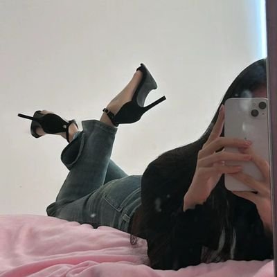 yueyangyuyu's profile picture. 未婚 做自己的乌托邦 有🚪 私信随缘回