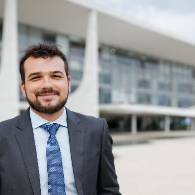 💼 Jornalista no @metropoles | Antes @poder360, Agência Brasileira de Jornalismo e podcast Politibuzz | Por aqui: política, sociedade e minhas opiniões pessoais