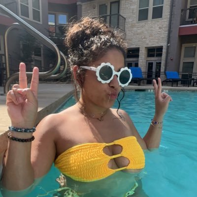 Jer_aye's profile picture. send me funny tweets