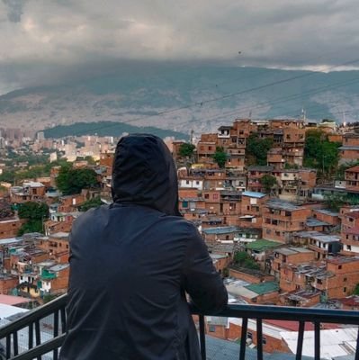 El_Octavo_Faro's profile picture. También escribo y sueño despierto.