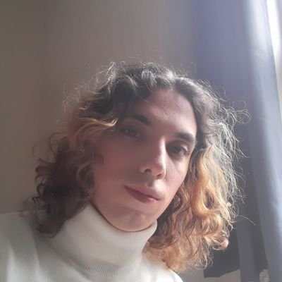 I'm a British, English, Pakistani, Italian, Leftwing, Lesbian, TransgenderMTF, Disabled, AuDHD, Musician, Computer geek. 💕 🎹🌝🤪♿🩼🌿