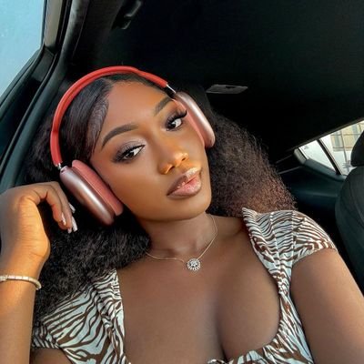 I Tweet Memes and Relatable Vibez.. Zero bad energy💯. Follow me let's click.
Screen Writer ✍🏾 Thick Ac Milan Fan ♥️
JOY GIVER:🇧🇪🇪🇦CHECK MY MEDIA