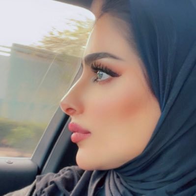 مفضلتي قد تحمل مشاعر حقيقيه مشاعر مزيفه تخاريفي أسوأ لحظاتي واجملها او مجرد كلام اغرد به عبثا لمجرد التغريد ..💕