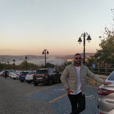 مهندس كما تشهد الجامعه .. وكاتب كما أدعي .. مدير فريق السويحلي للرياضات الالكترونية.