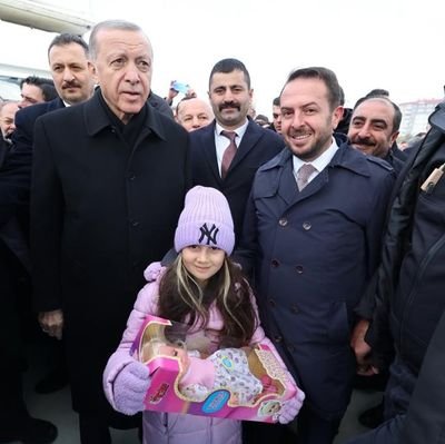 boyuk_sezer's profile picture. AK Parti Maltepe ilçe Yönetim Kurulu
Üyesi.

Davası olmayanın sevdası olmaz. 
sevdası olmayanın öfkesi olmaz
