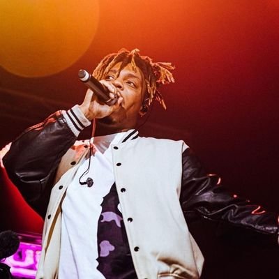 Juice WRLD fanpage • modo twitch de Grimkujow et Theorus• Connu sous le nom de Uto  (T1 fan since 2016, #KCORP ) • 20 • French