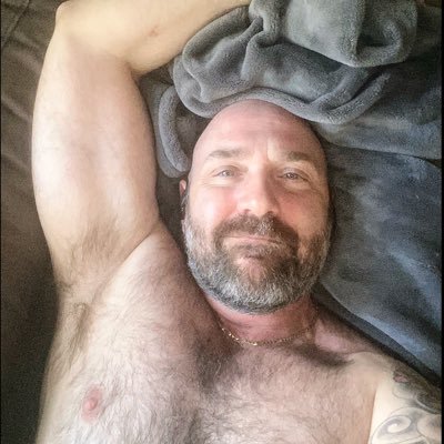 daddy, muscle bear, top/vers, sober. we can figure out the rest together.