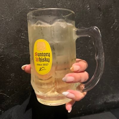 とある病にて一年間ほど晩酌をお休みしてましたが、なんとか週一の一杯くらいなら飲めだしました🍺😆なので週一くらいで出没します😅出没したときは❤️押しまくります😁✌️ 無言フォロー無言リプ大歓迎です❗️😆 アイコンは相方です💕😅♂なのでお間違えのないように😉