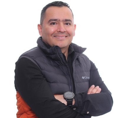 Oficial retirado del INPEC. Especialista en Alta Gerencia.