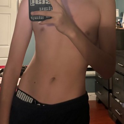 Bttm Mexican twink 🎀
I love sucking dick