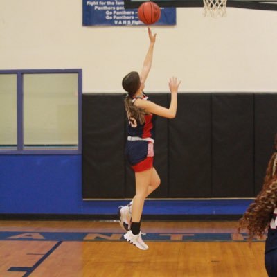 KenzieT2026's profile picture. 5’7 Basketball guard