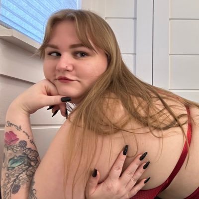 Main is @maisiewilderxo 💋💋💋 Deliciously Evil Dominatrix. Findom + Femdom. Brutal Bisexual BBW Bitch. Tribute $36💸 🥀Sadist🥀 ⛓️RACK⛓️