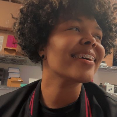 mrs__different's profile picture. Peace, Luv, and cheese cake 🍰