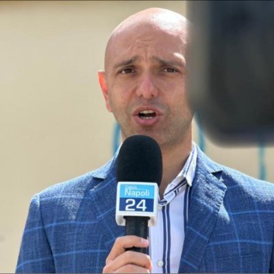 Ex assistente hard di Tinto Brass. Giornalista e responsabile della comunicazione di Calcio Napoli 24 e della S.S. Juve Stabia. Il mio motto? Napule Iamm Bell!!