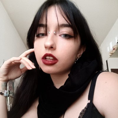 Soy un 'intento de' muchas cosas (artista, streamer y editora) 🫀 — she/her