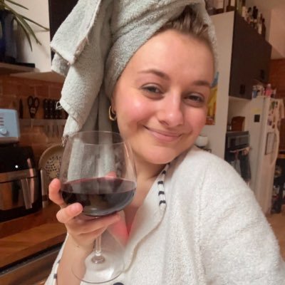 gwendumouchel's profile picture. “i really just want to be warm yellow light that pours over everyone i love” | she/her