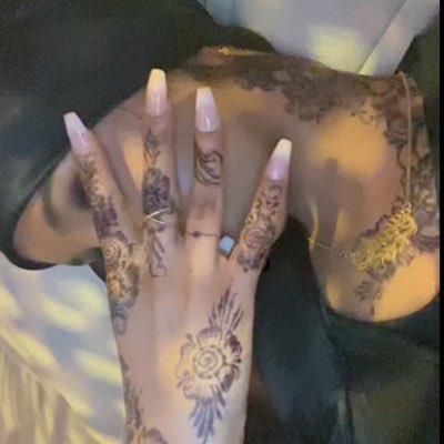 lolipooplady's profile picture. unreliable