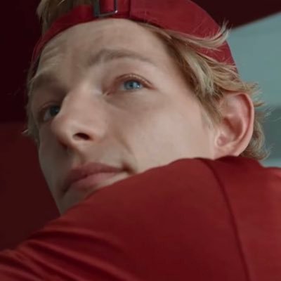 eyesxwideshut's profile picture. harris dickinson stan account