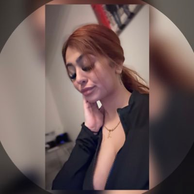 ayeshanazra01's profile picture. 