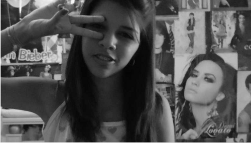 Amanhã faço um ano de namoro com o @justinbieber s2