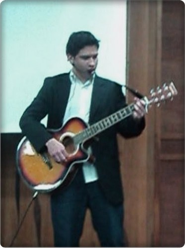 Cantor, Ator e Compositor da Banda--------- #Estradêra Reggae.