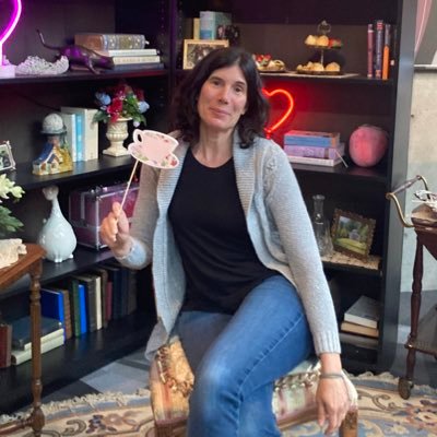 MG & YA writer. #PitchMe '22 & '23 Finalist. HM #KidsChoiceKidLitWritingContest '24. Mom of 4. Acupuncturist. Live theater fangirl. Insta: @letiziawrites