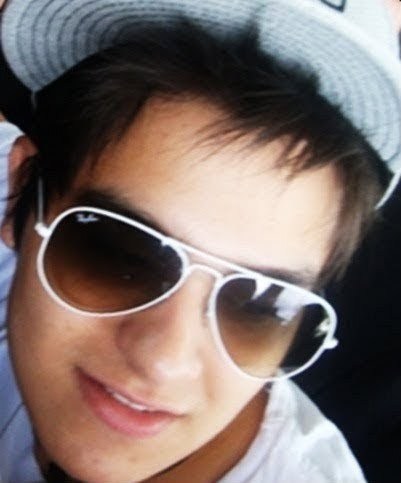 Vi o Luan Santana de cabelo grande, cabelo com gel, cabelo arrepiado e ainda estarei aqui para ver ele de cabelo branco e barba. :') @luansantana