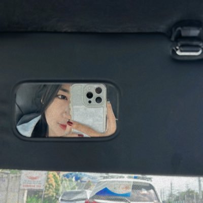 raelelrk's profile picture. 