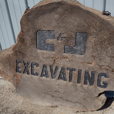 Residential and Commercial Excavating,
land clearing, homesite prep, utilities, trenching, septics, septic repairs, roads,  driveways, demolition, & hauling