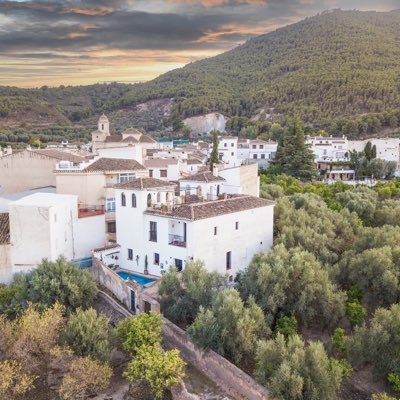 Op zoek naar een comfortabel spaans vakantiehuis in dorp dichtbij de stad Granada en de stranden van costa tropical /Andalusie