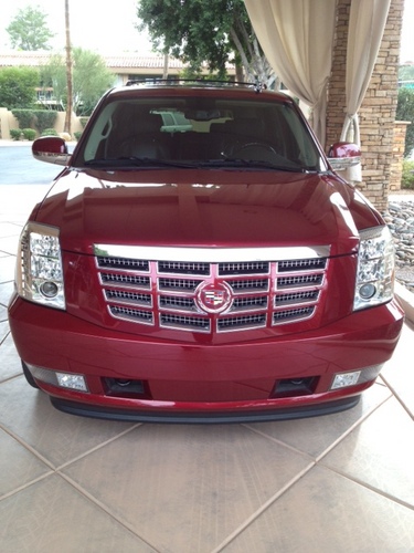 FSR_Scladey's profile picture. I'm the hybrid Escalade (aka shuttle) at an upscale trendy Scottsdale resort.  This account describes the world as seen through my headlights.