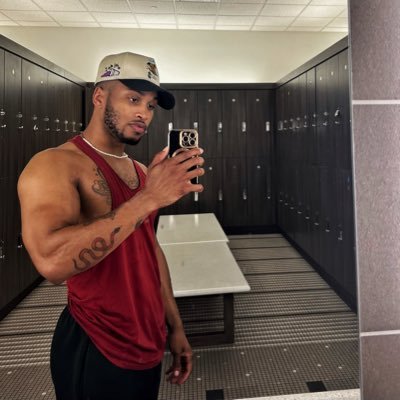 ~ Black Boy Joy | Photographer | Merman♓️ | It ain’t perfect but everything’s beautiful here🥀