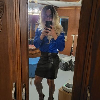 je suis une jeune travesti qui aime la lingerie et tout ce qui est sexy.
j'aime le porno.
j'aime discuter de tout avec tout le monde ❤️
